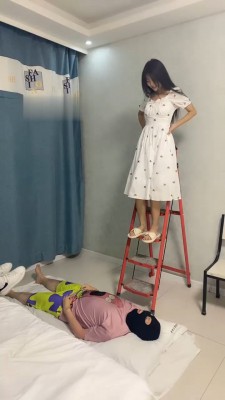 图片[6]-【精神小妹】双学生S-日式房间全体重踩踏踢踹-绳艺资料库